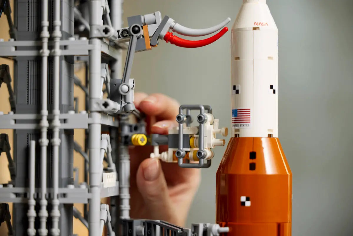 LEGO Icons NASA Artemis Space Launch System (10341)