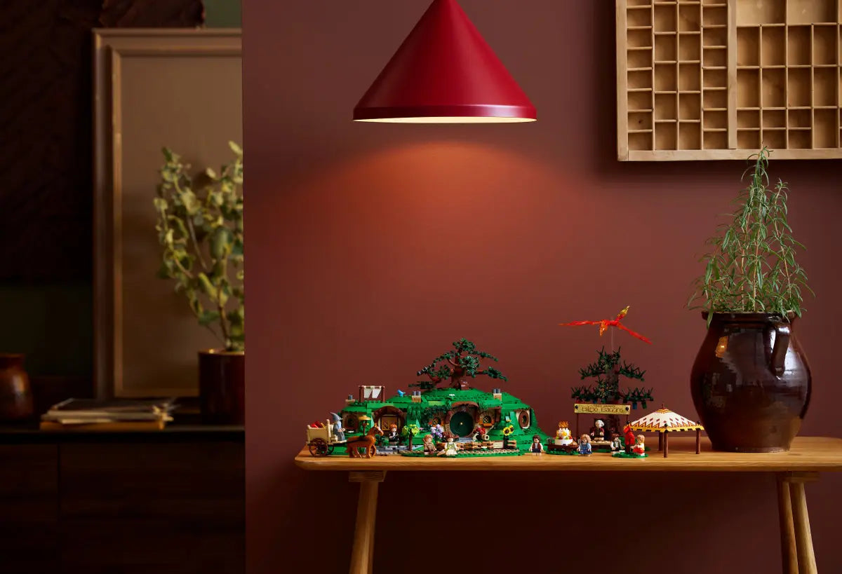 LEGO Icons The Lord of the Rings: The Shire (10354)