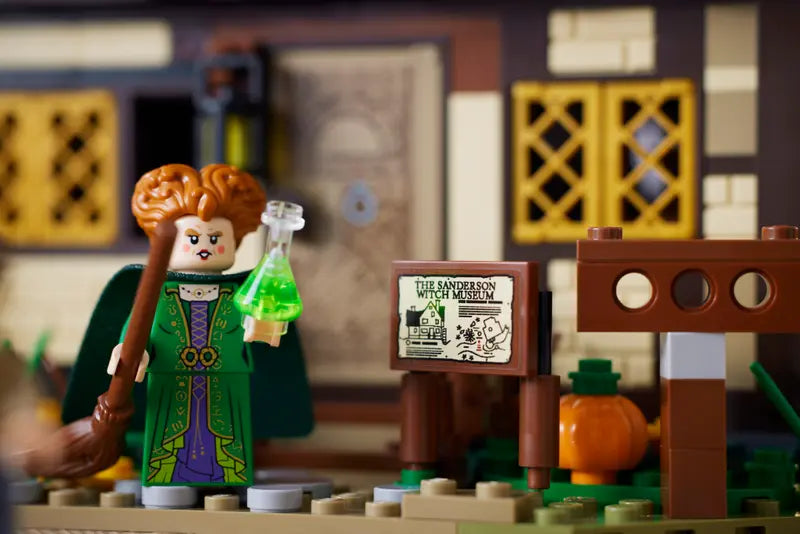 LEGO Ideas Disney Hocus Pocus The Sanderson Sisters’ Cottage (21341)