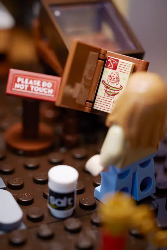 LEGO Ideas Disney Hocus Pocus The Sanderson Sisters’ Cottage (21341)