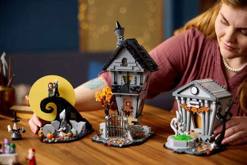 LEGO Ideas Disney Tim Burton’s The Nightmare Before Christmas Diorama (21351)