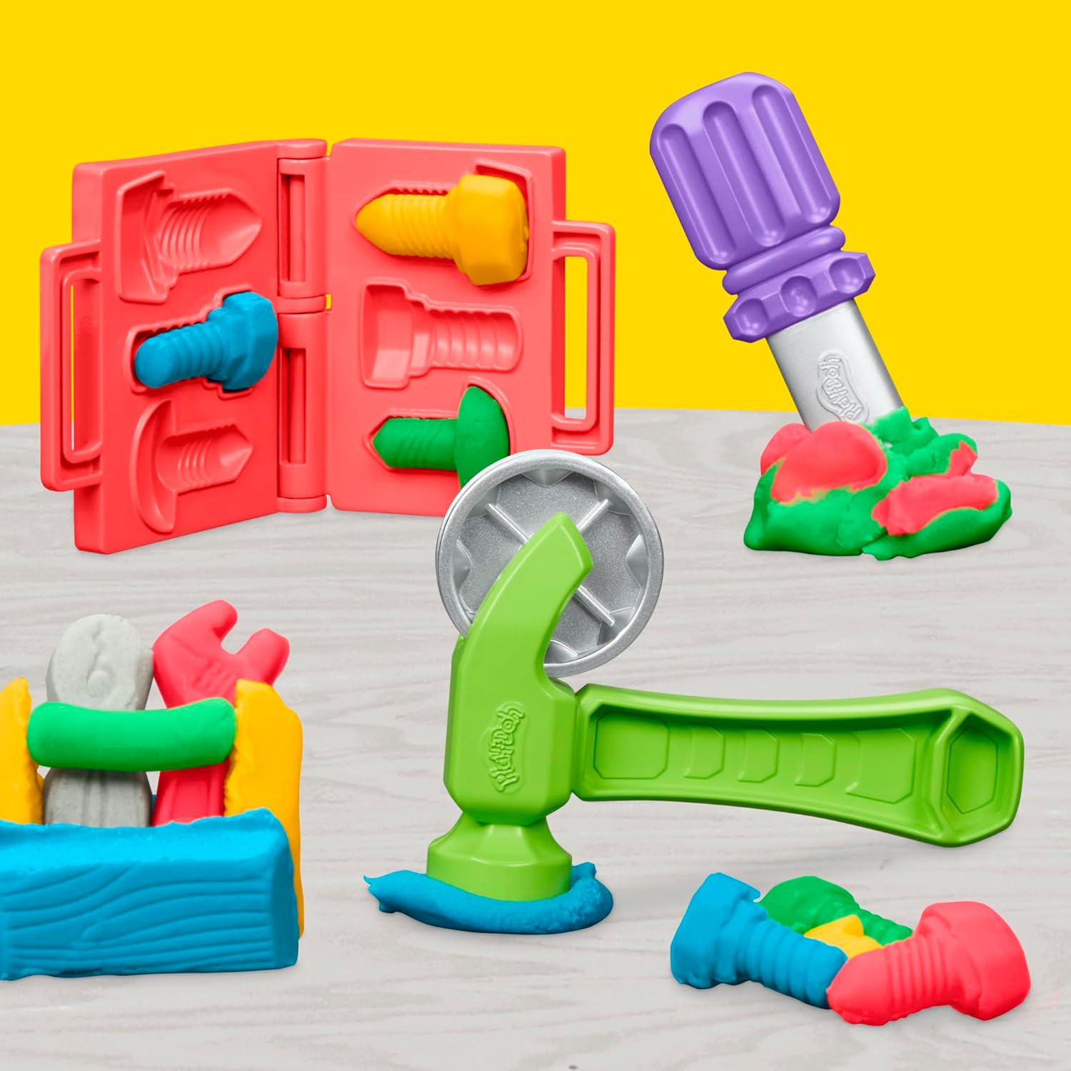Set da gioco Play-Doh per banco attrezzi con timbri e seghe | Laboratorio di costruzione per bambini dai 3 anni in su
