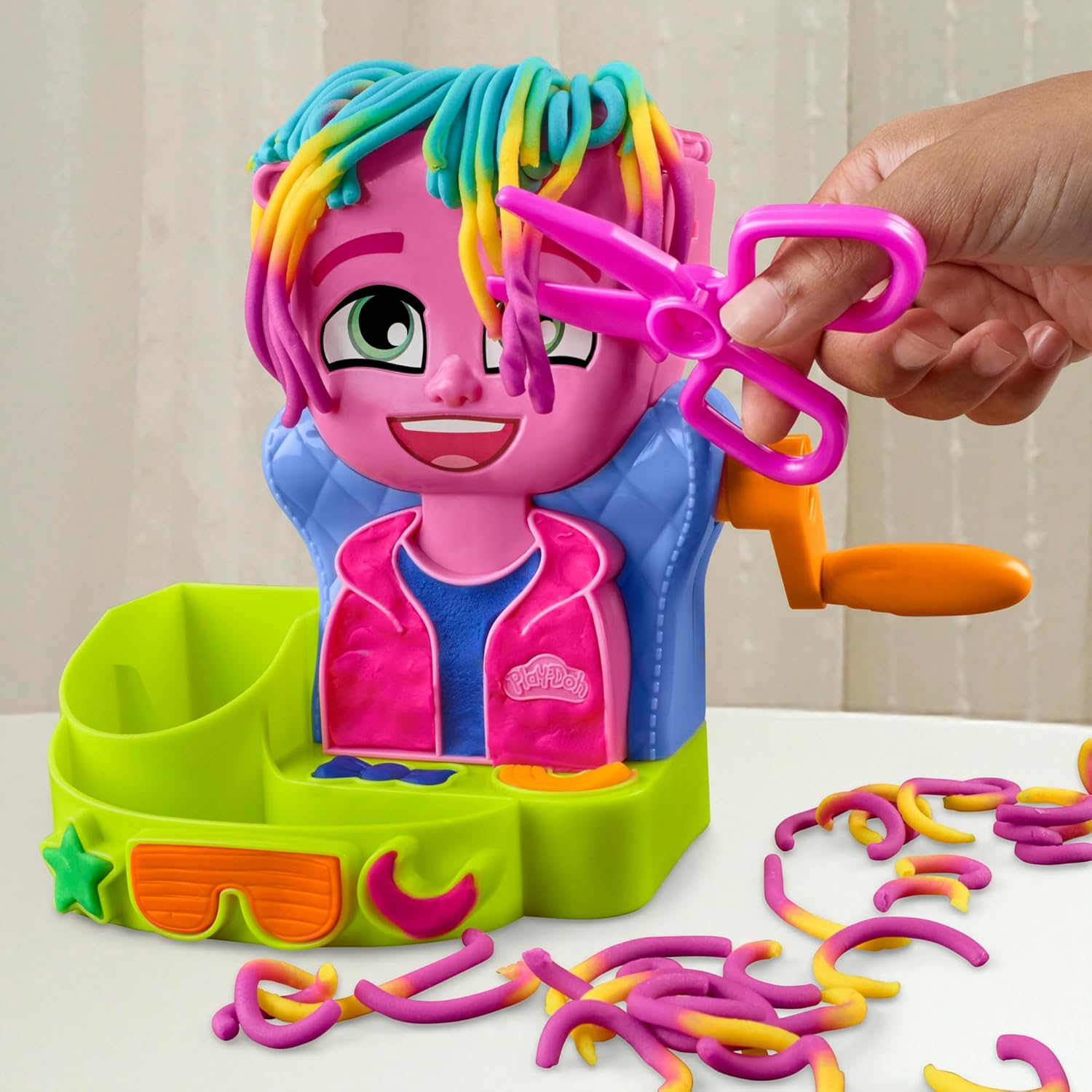 Play-Doh Friseursalon-Spielset | Erstellen Sie verrückte Frisuren mit 6 Play-Doh-Farben | Rollenspiel-Spielzeug für Kinder ab 3 Jahren
