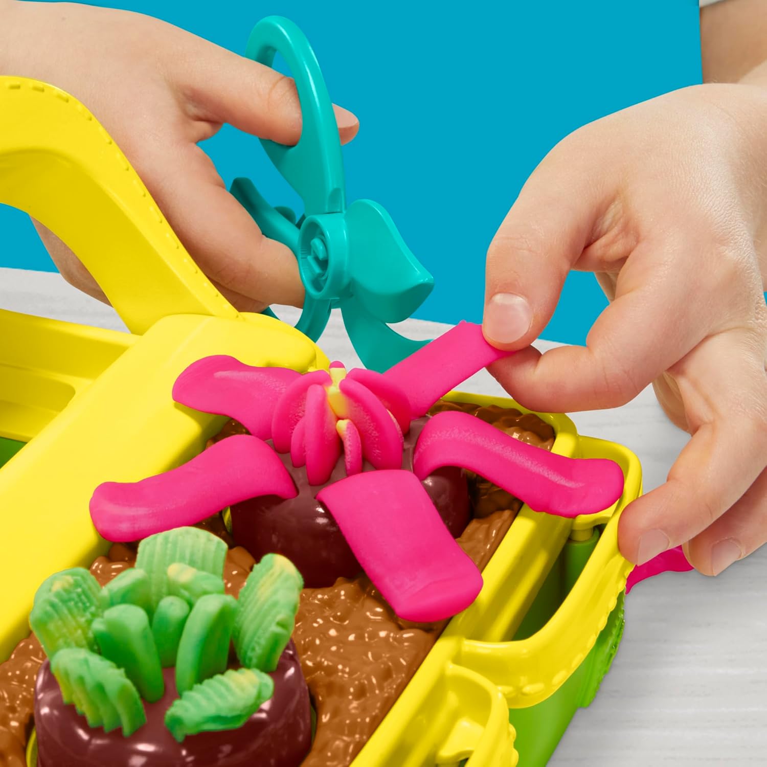 Play-Doh Blooming Flower Garden Spielset | Von der Natur inspiriertes Kunst- und Bastelspielzeug für Kinder ab 3 Jahren