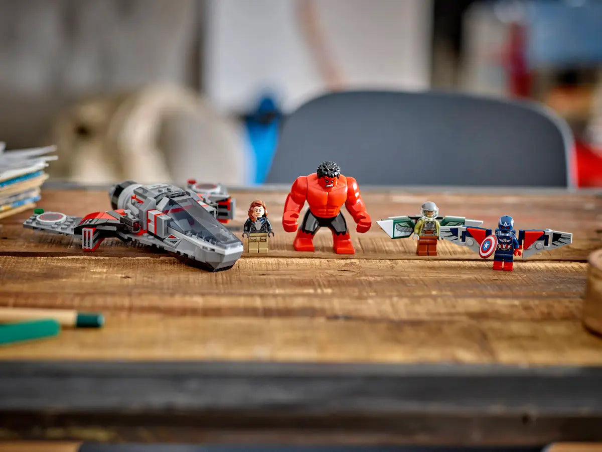 Kampf zwischen Captain America und Red Hulk (76292)