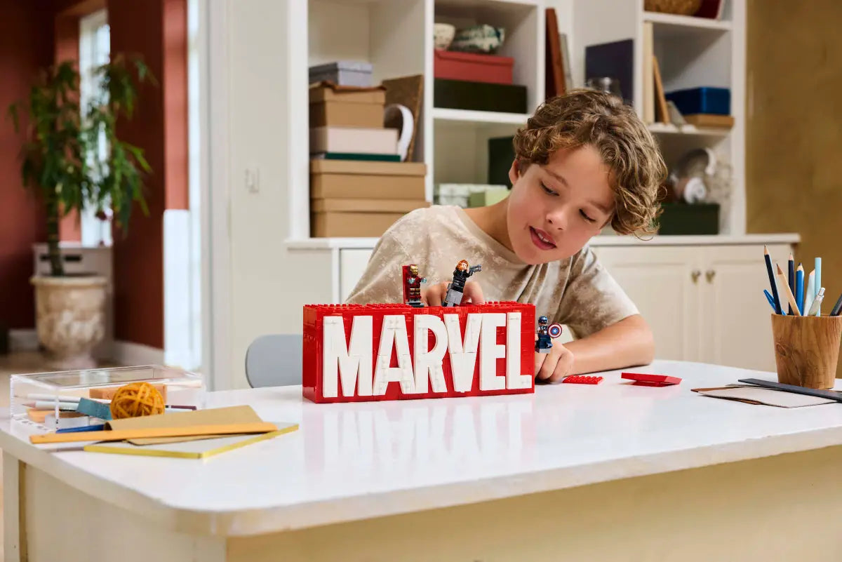 MARVEL Logo & Minifiguren (76313)