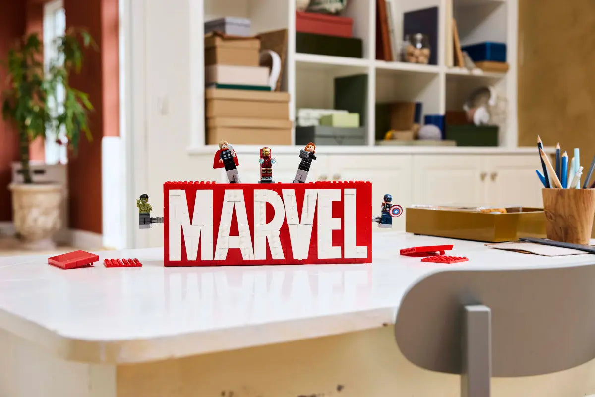 MARVEL Logo & Minifiguren (76313)