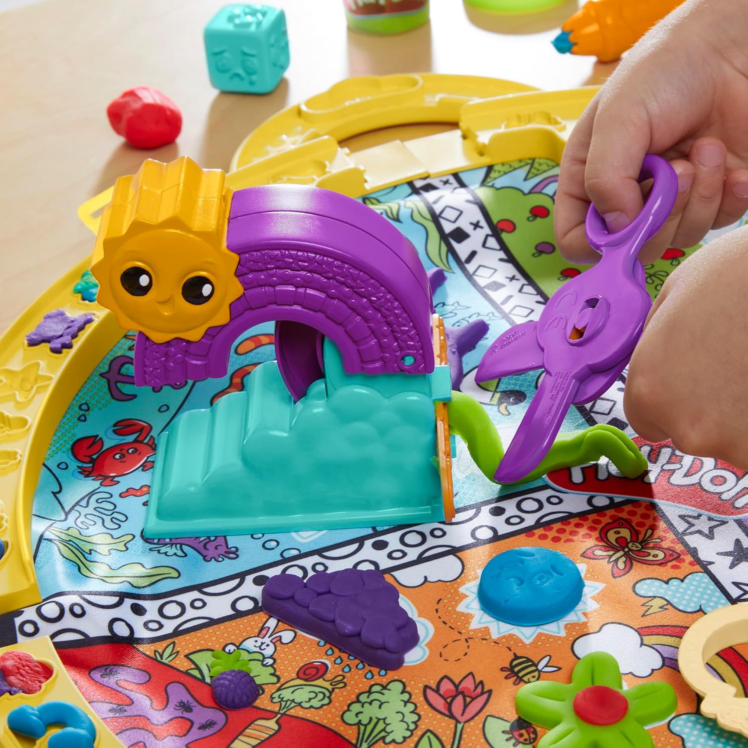 Play-Doh Fold & Go Spielmatten-Starterset | Tragbares Kunst- und Bastelset für Kinder ab 3 Jahren