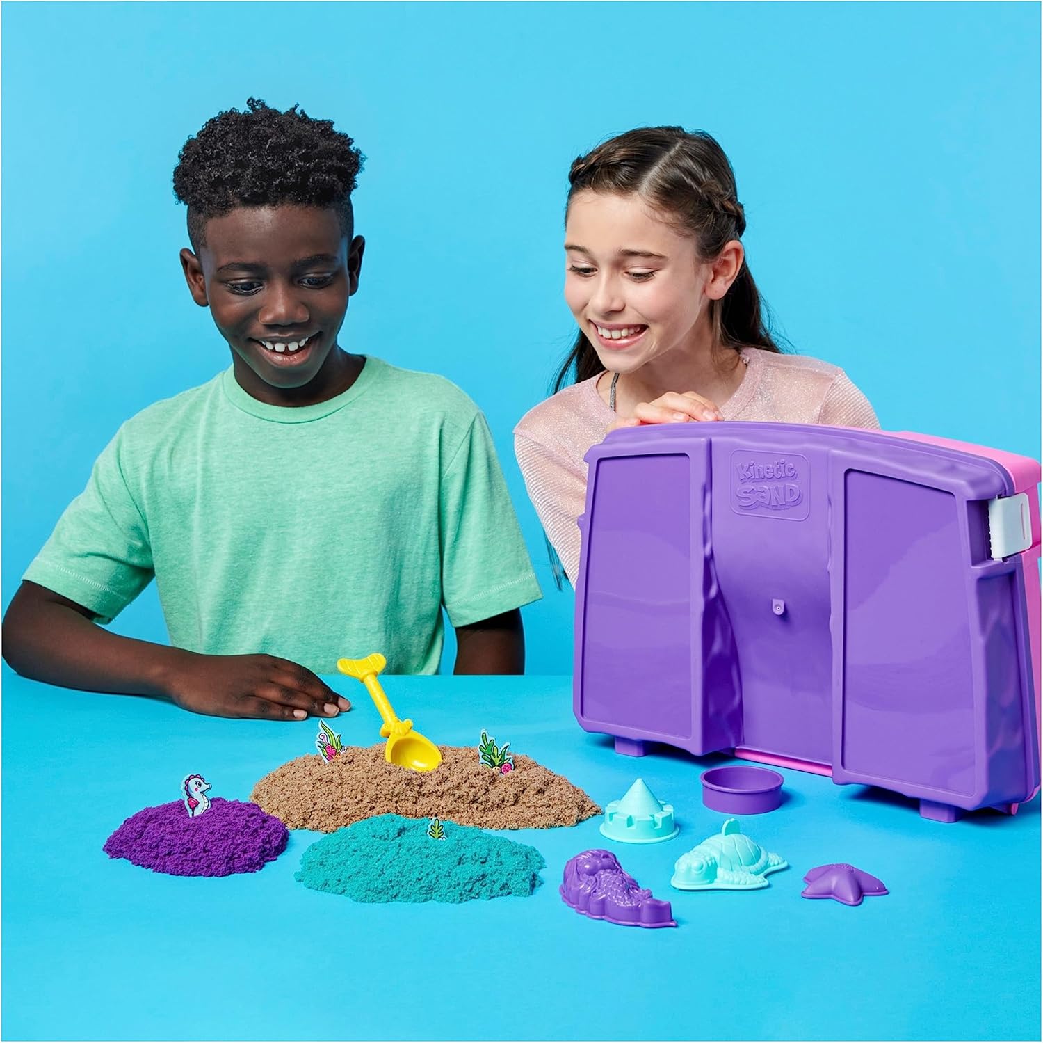 Kinetic Sand, Mermaid Palace Playset with 934g Play Sand (Neon Purple, Shimmer Teal & Beach), Tools & Folding Sandbox