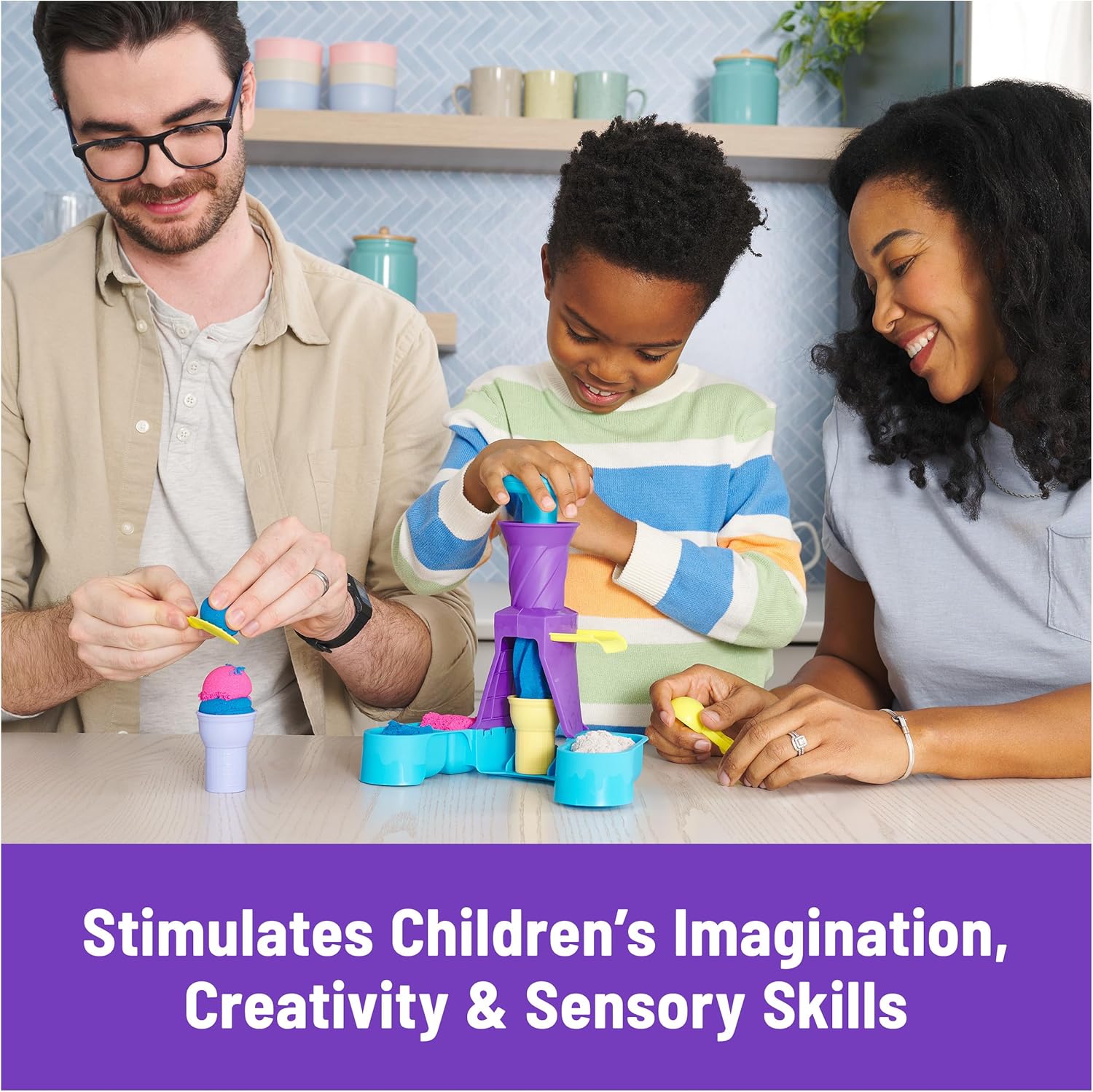 Kinetic Sand, Soft Serve Station with 396 g Play Sand (Blue, Pink & White), 2 Ice Cream Cones & 2 Tools