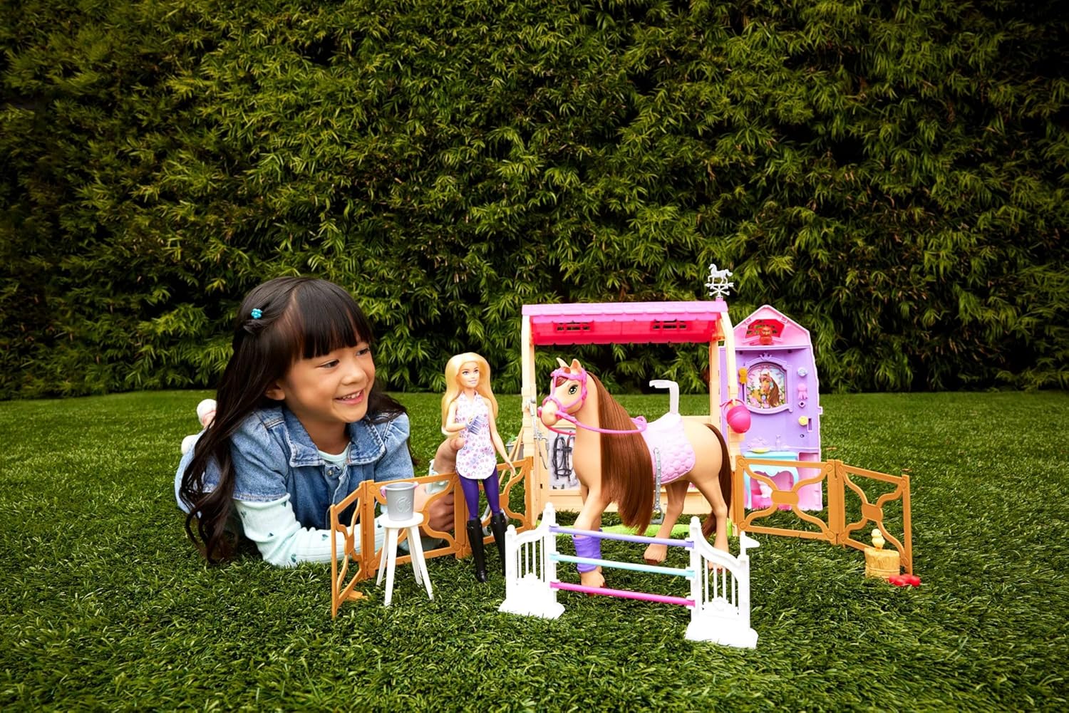 Barbie Stable Playset avec poupée et cheval | Inspiré par Barbie Mysteries : La grande poursuite à cheval | 3 ans et plus