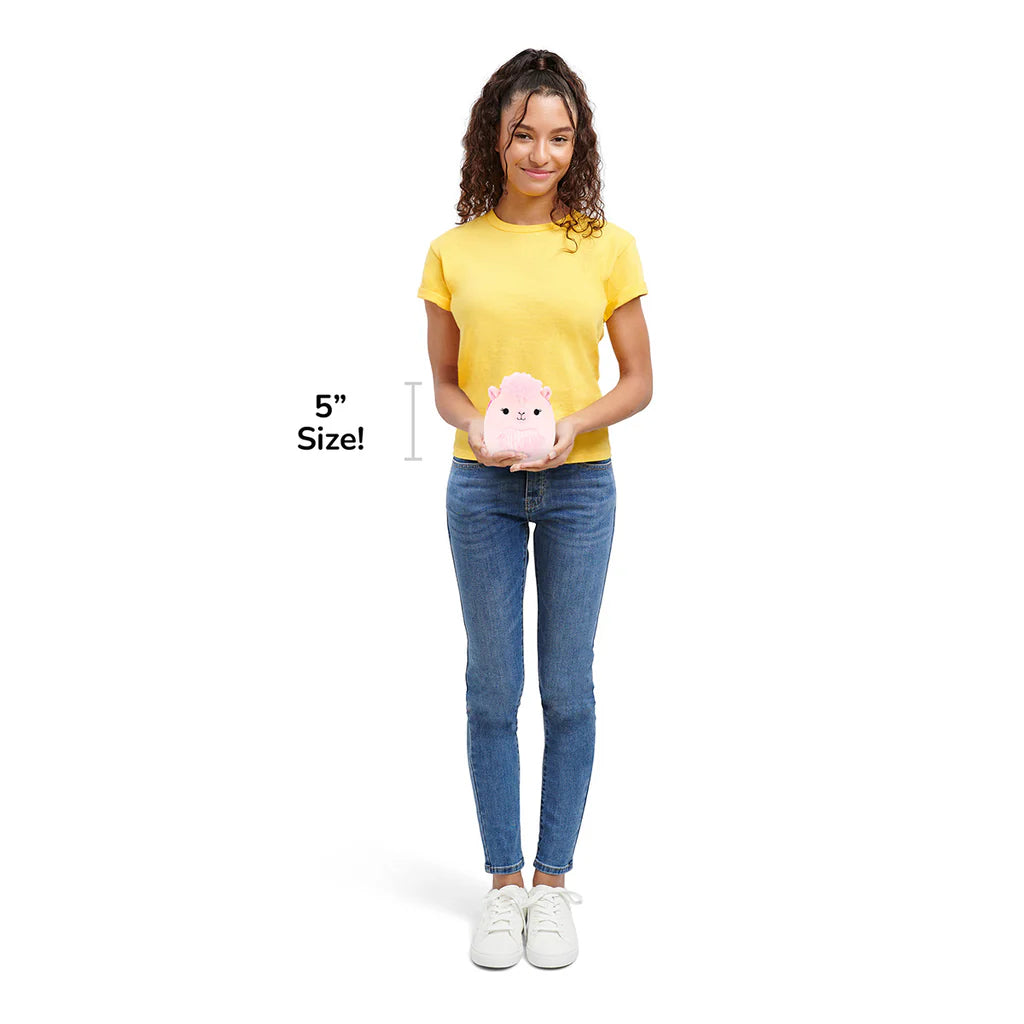 Squishmallows Fuzz-A-Mallows Carlee, das hellrosa Kamel