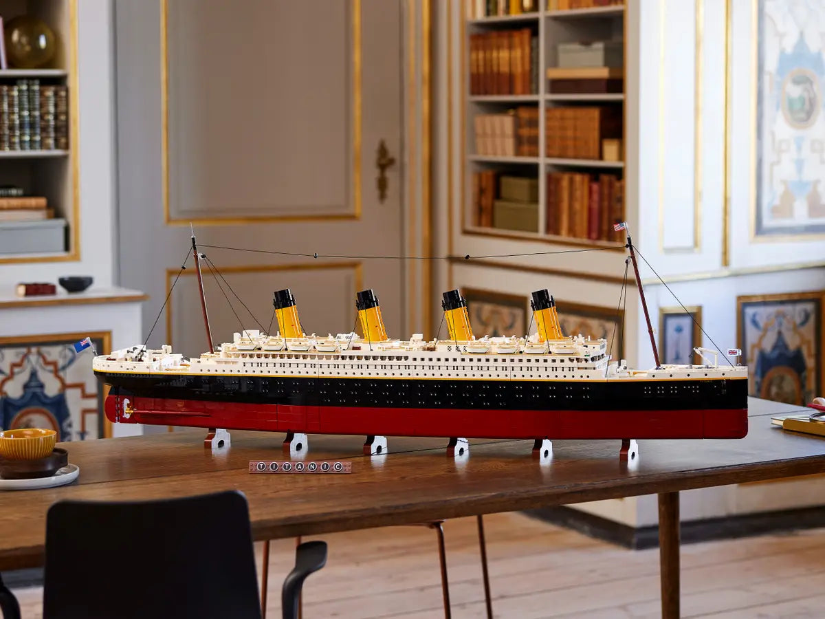LEGO Titanic (10294)-last piece available at the lowest price on the market.