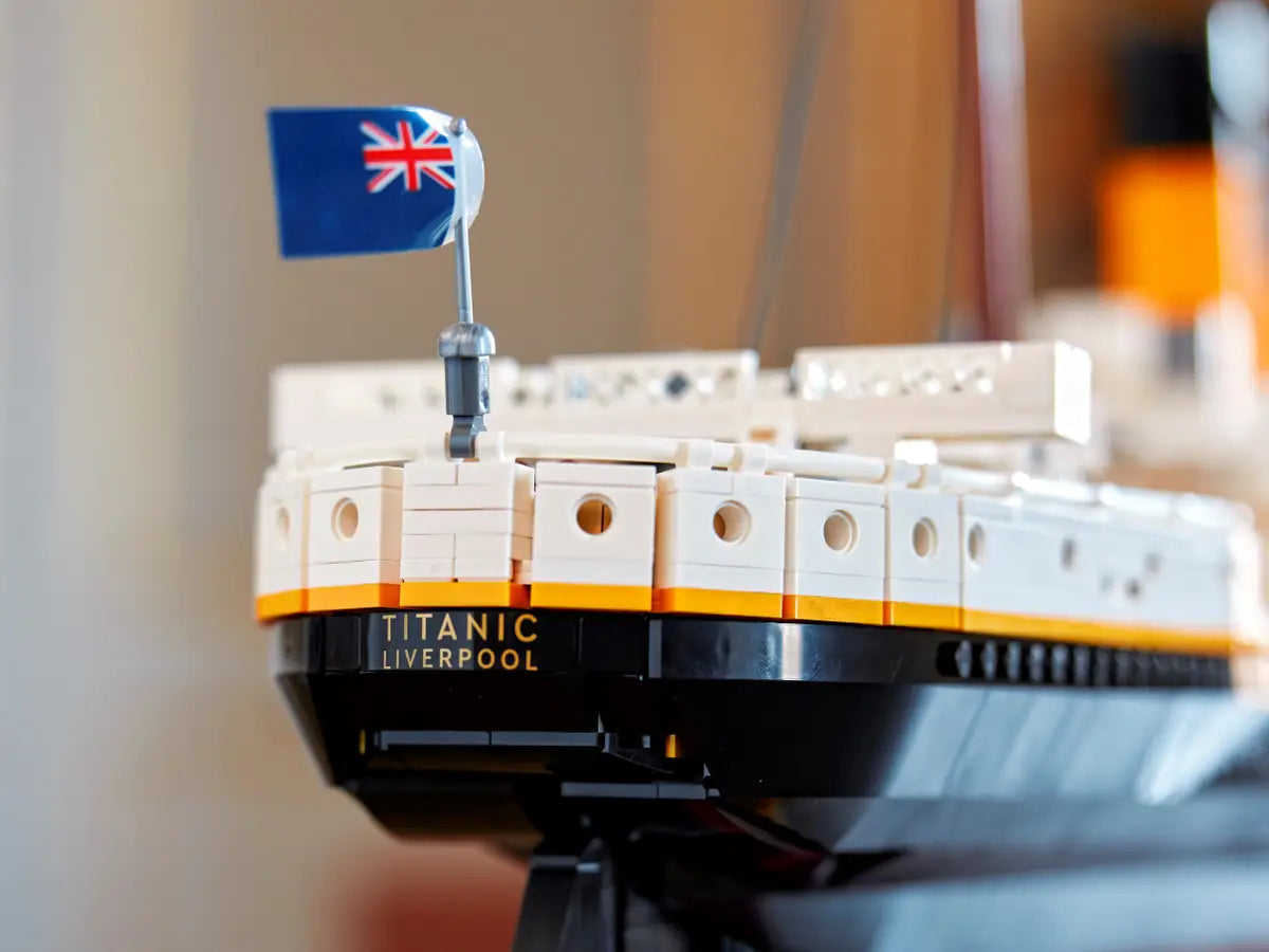 LEGO Titanic (10294)-last piece available at the lowest price on the market.