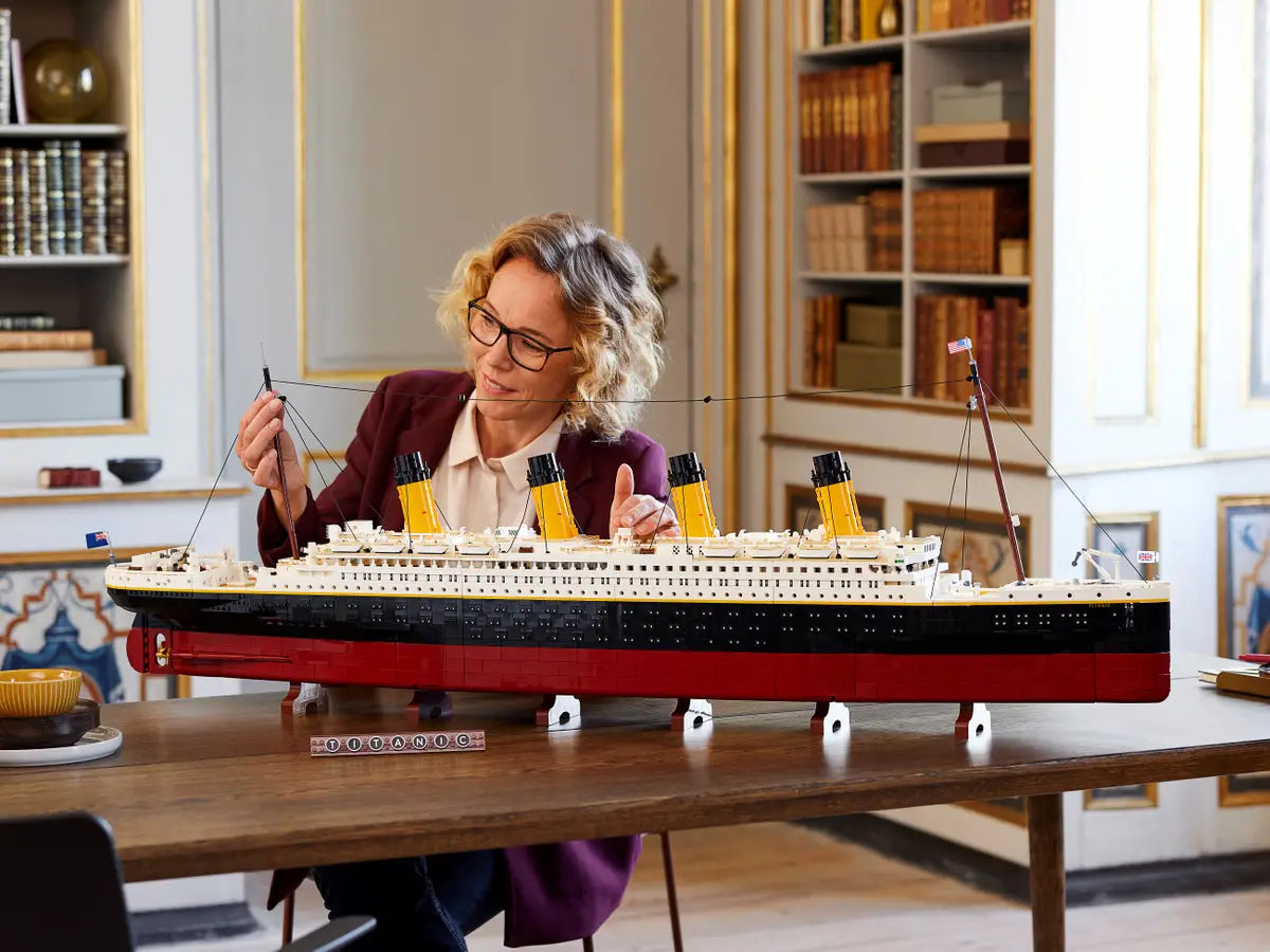 LEGO Titanic (10294)-last piece available at the lowest price on the market.