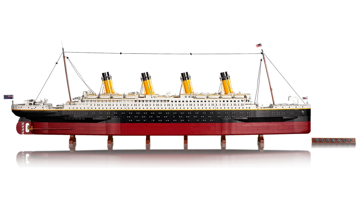 LEGO Titanic (10294)-last piece available at the lowest price on the market.