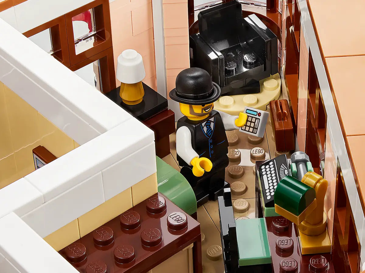 LEGO Icons Boutique Hotel (10297)