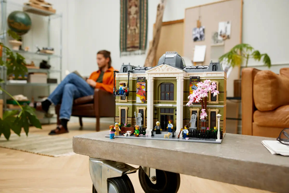 LEGO Icons Natural History Museum (10326)