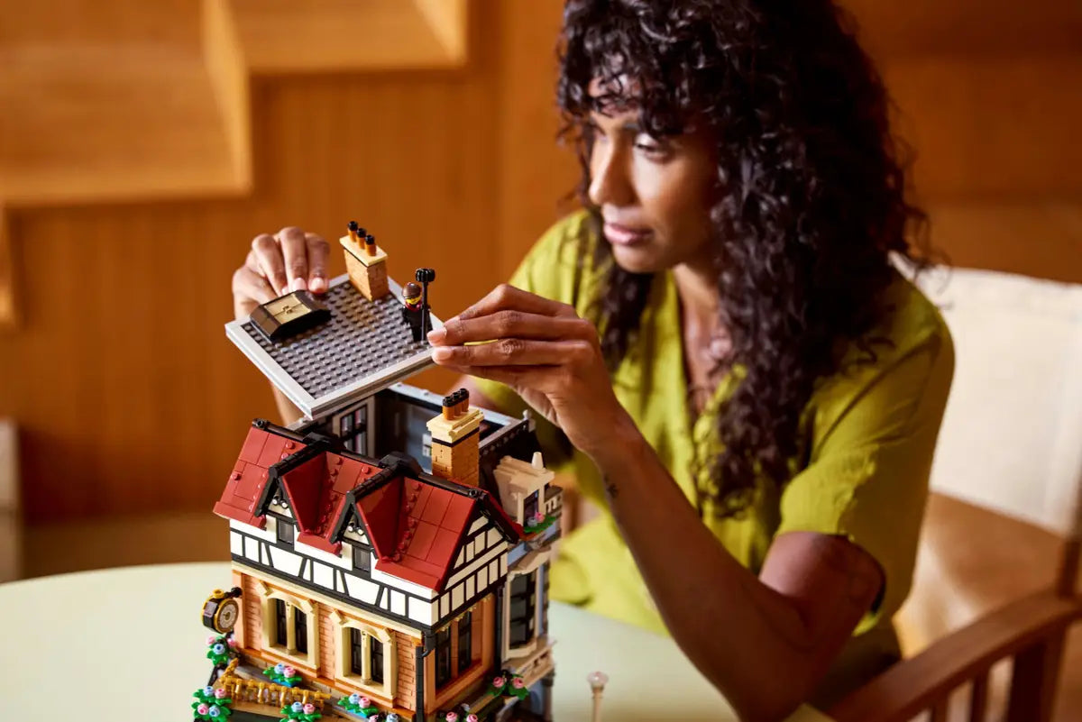 LEGO Icons Tudor Corner (10350)