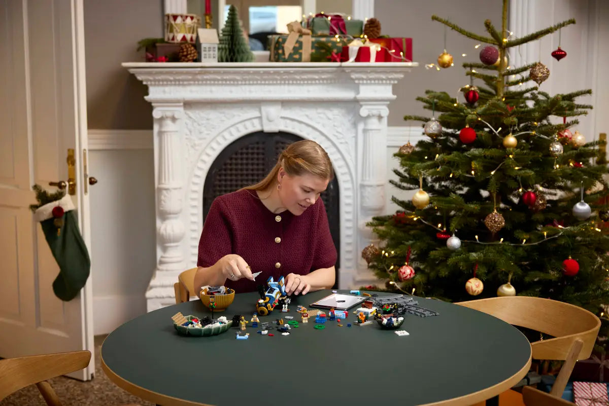 LEGO Icons Holiday Express Train (10361)