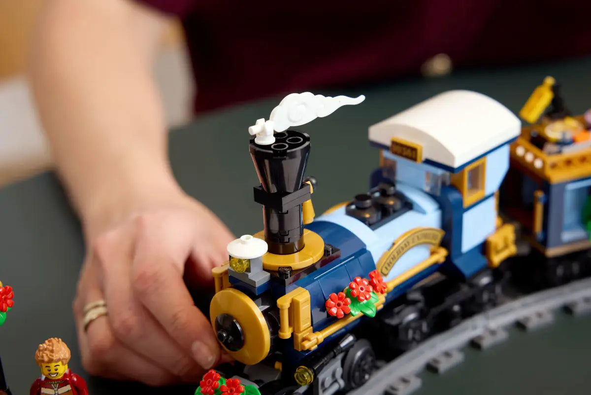 LEGO Icons Holiday Express Train (10361)