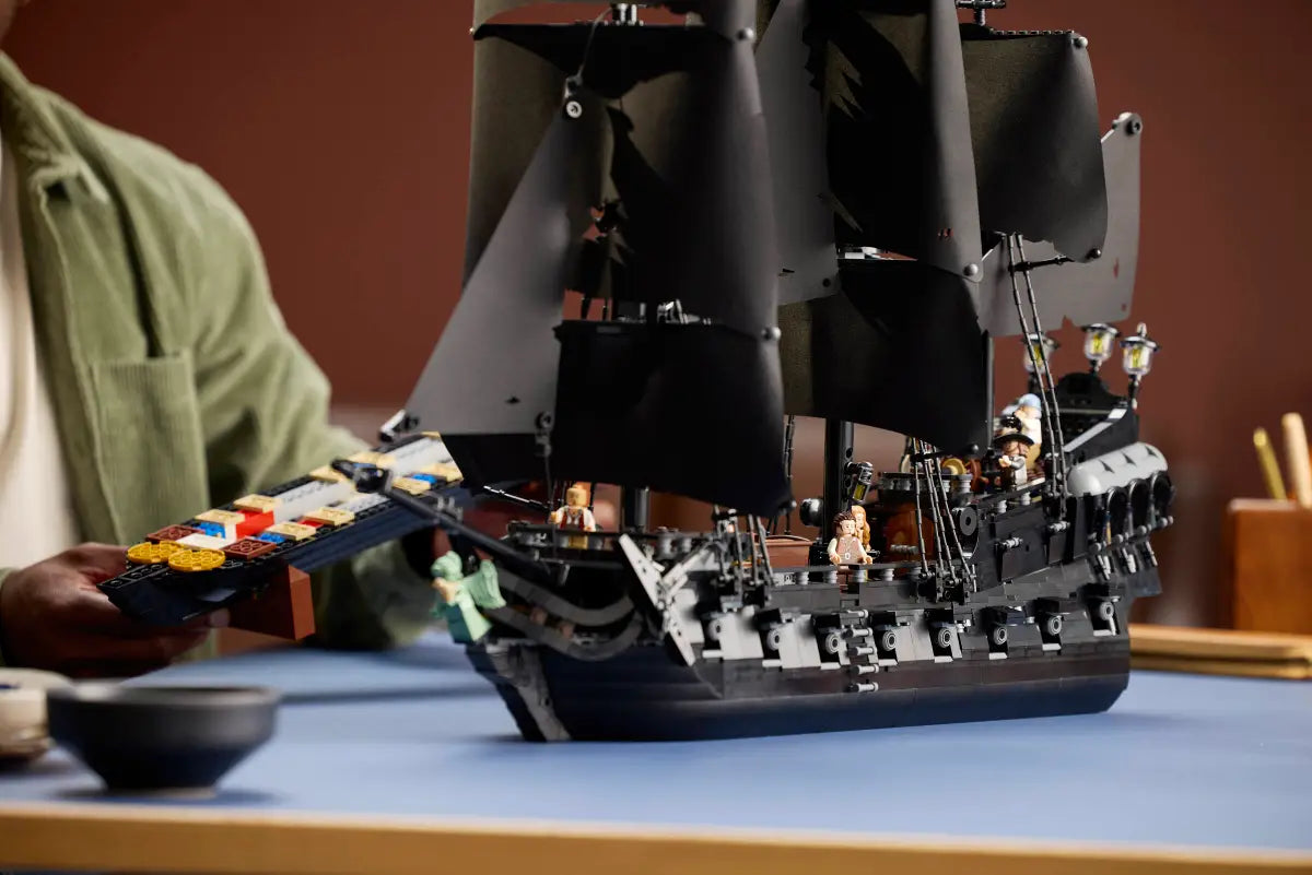 LEGO Icons Captain Jack Sparrow’s Pirate Ship (10365)