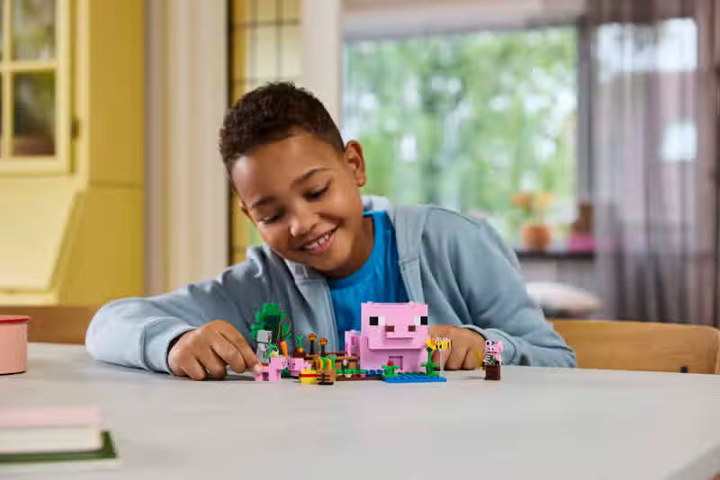 LEGO Minecraft The Pig House (21268)