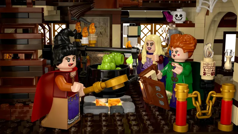 LEGO Ideas Disney Hocus Pocus The Sanderson Sisters’ Cottage (21341)
