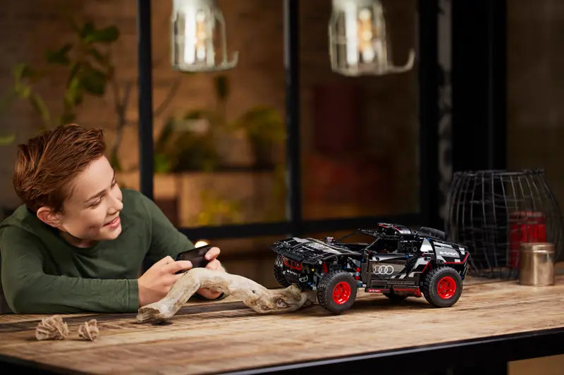 LEGO Technic Audi RS Q e-tron (42160)