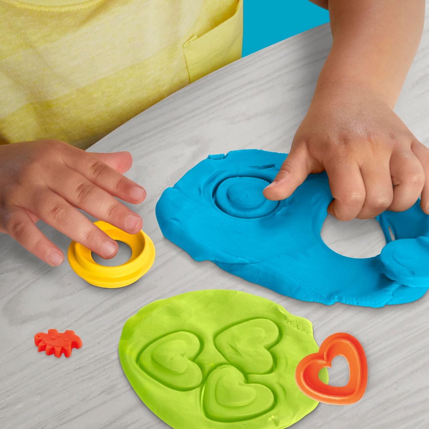 Play-Doh Shapes & Colors Dino Starter-Set | Sensorisches Dinosaurier-Spielset für Kinder ab 2 Jahren | 11 Accessoires und 6 Farben