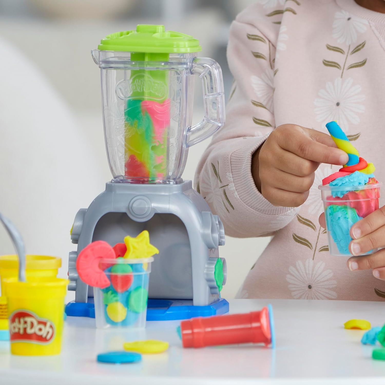 Play-Doh Swirlin' Smoothies Mélangeur de jouets | Ensemble de cuisine de jeu pour enfants avec 5 couleurs | 3 ans et plus