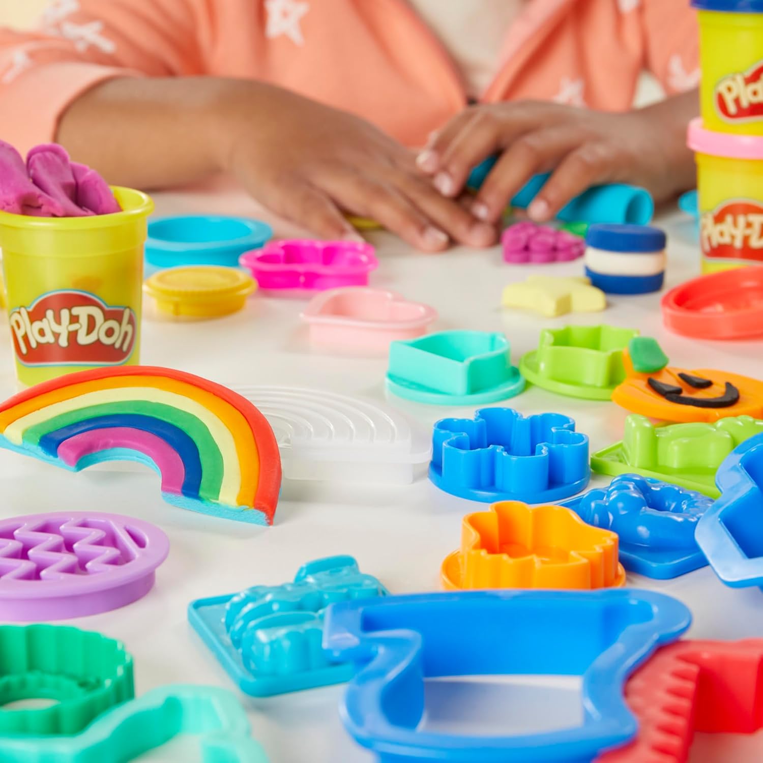 Play-Doh Feiertags-Werkzeugset | 43 Accessoires und 10 Farben | Ganzjähriges Kunst- und Bastelset für Kinder ab 3 Jahren