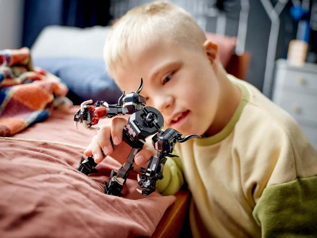 Venom Mech Armor vs. Miles Morales (76276)