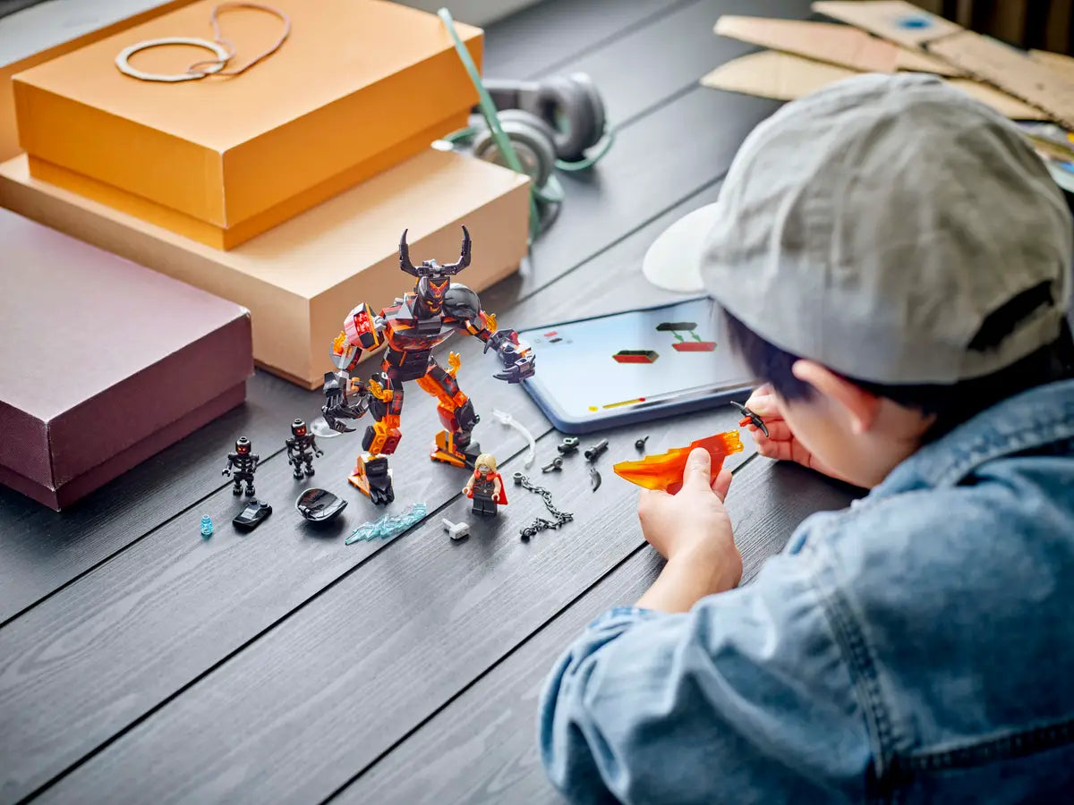 Thor vs. Surtur Construction Figure (76289)