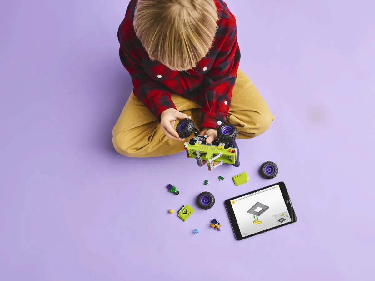 The Hulk Truck vs. Thanos (76312)