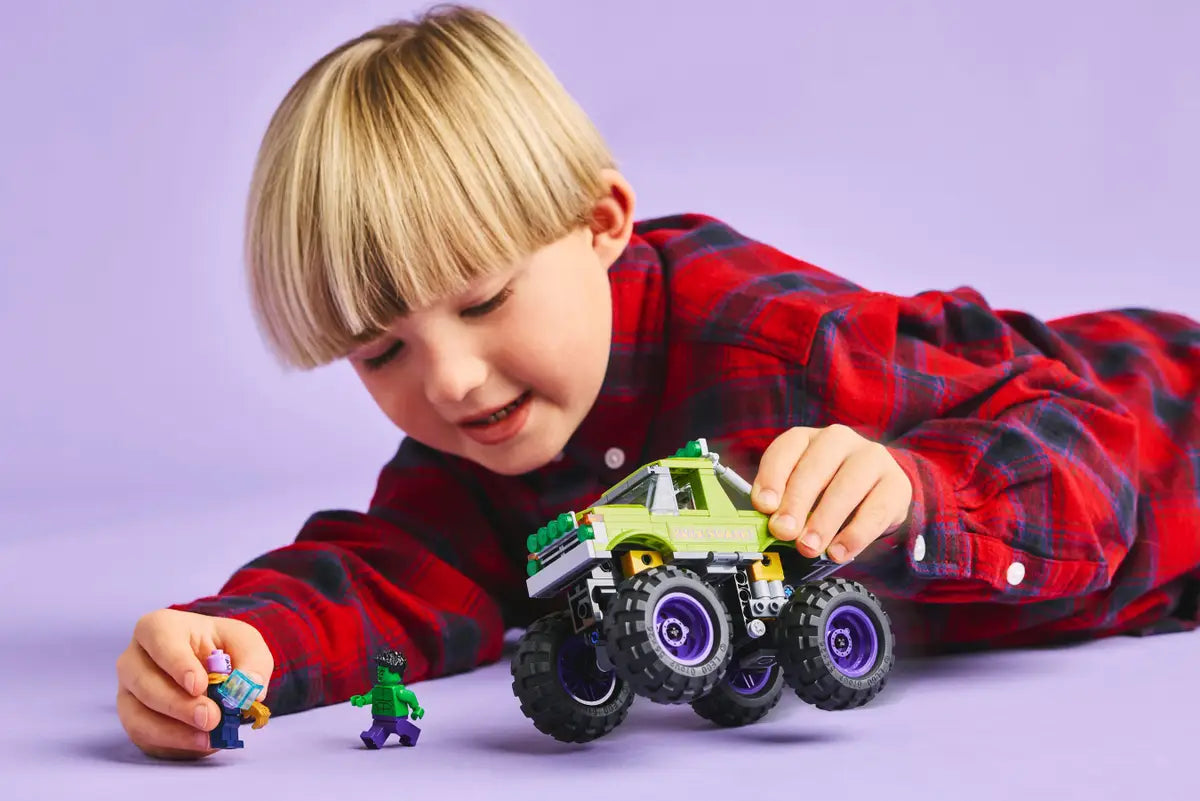 The Hulk Truck vs. Thanos (76312)