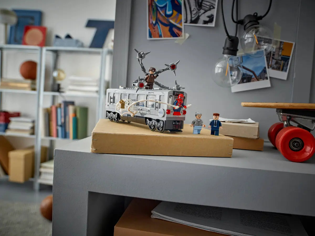 Spider-Man vs. Doc Ock Subway Train Scene (76321)