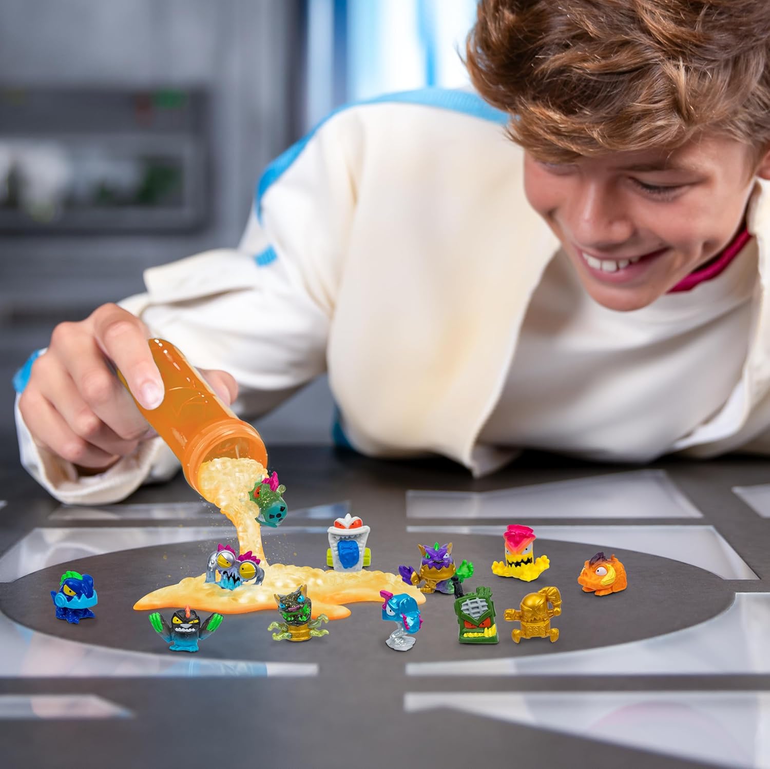 MrBeast Lab Swarms Atomic Series 12 Pack – Night Fright Panther Edition | Mix, Shake & Unleash 12 Micro Beasts!