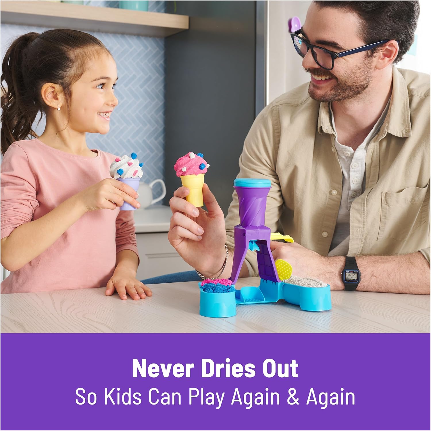Kinetic Sand, Soft Serve Station with 396 g Play Sand (Blue, Pink & White), 2 Ice Cream Cones & 2 Tools