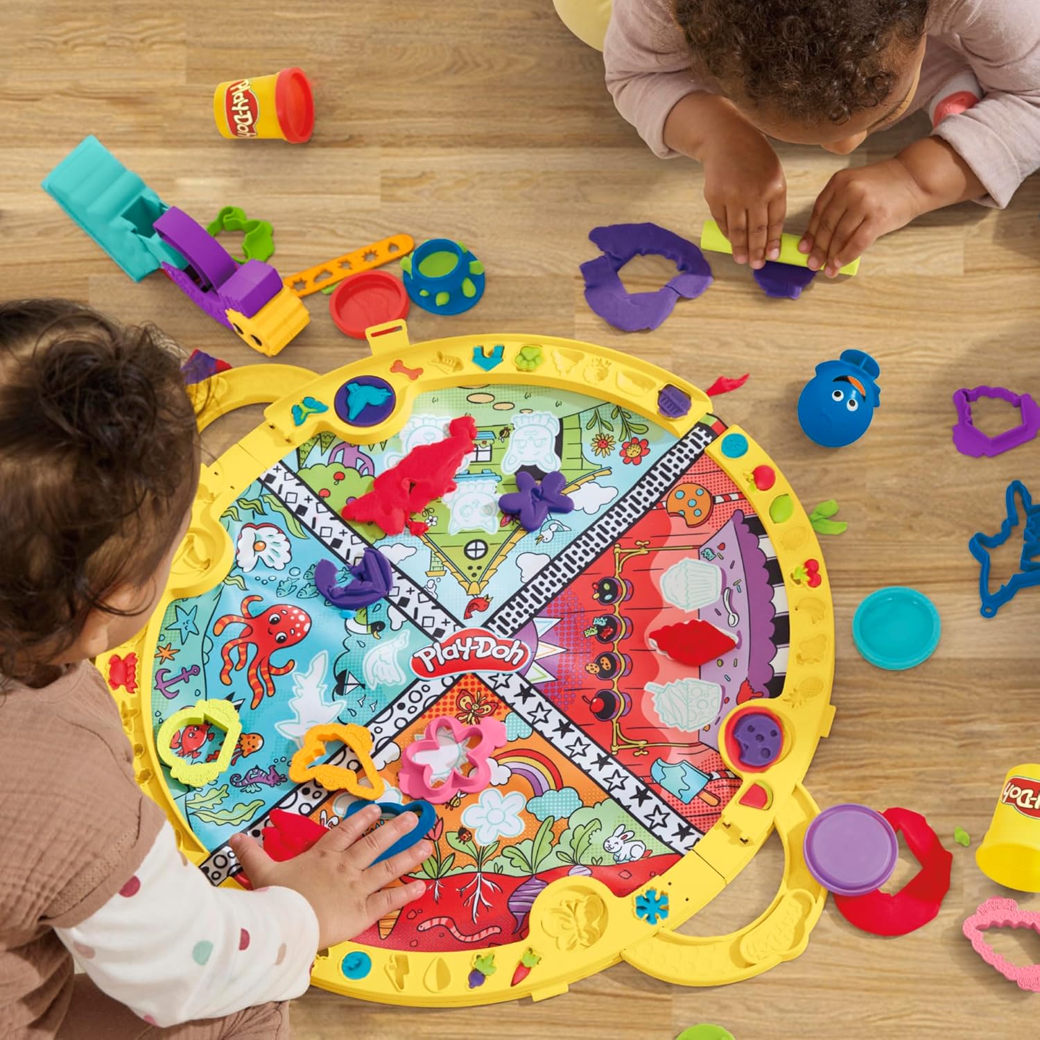 Play-Doh Fold & Go Spielmatten-Starterset | Tragbares Kunst- und Bastelset für Kinder ab 3 Jahren