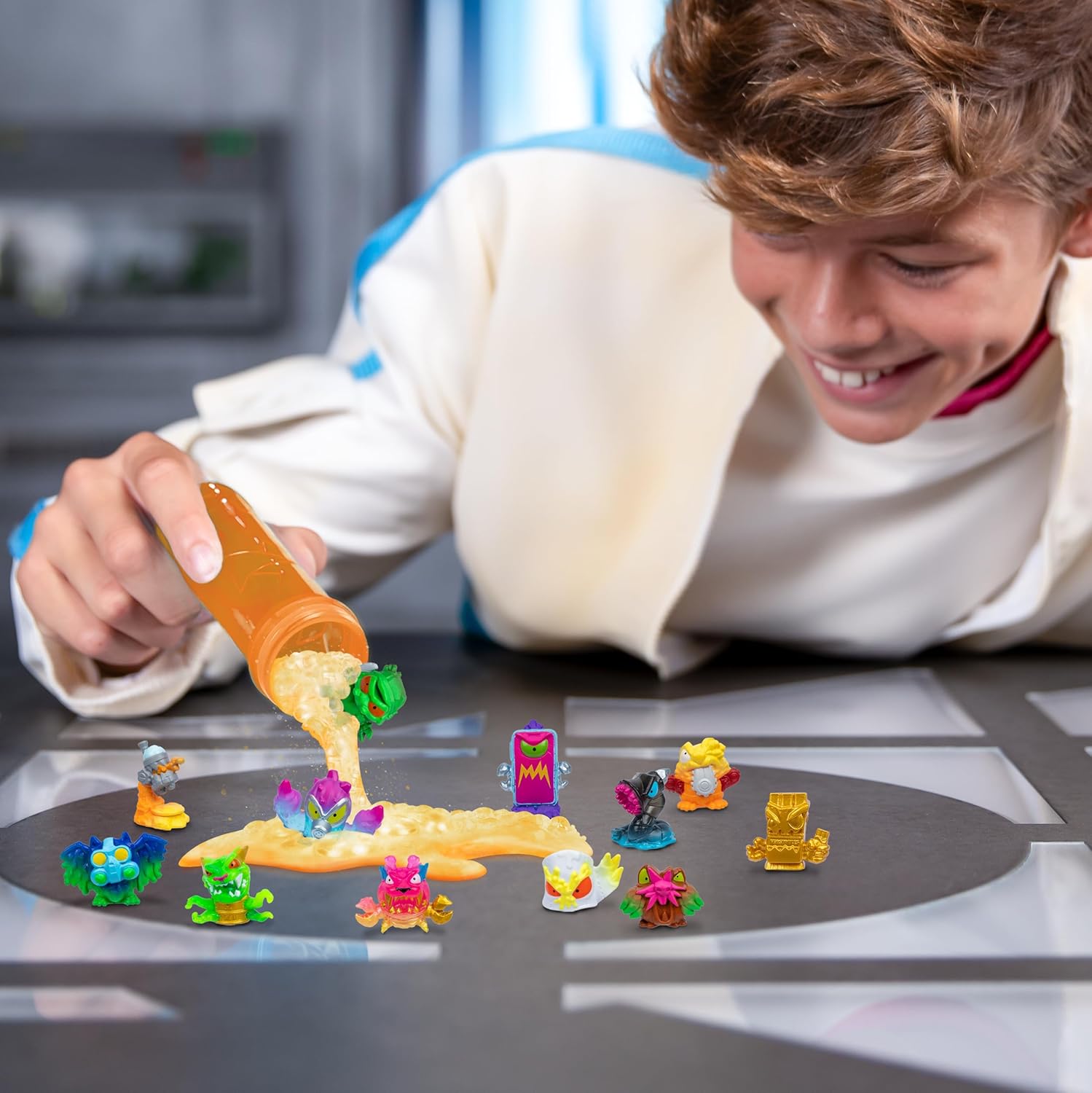 MrBeast Lab Swarms Atomic Series 12 Pack – Crab Cat Edition | Mix, Shake & Reveal the Chaos!