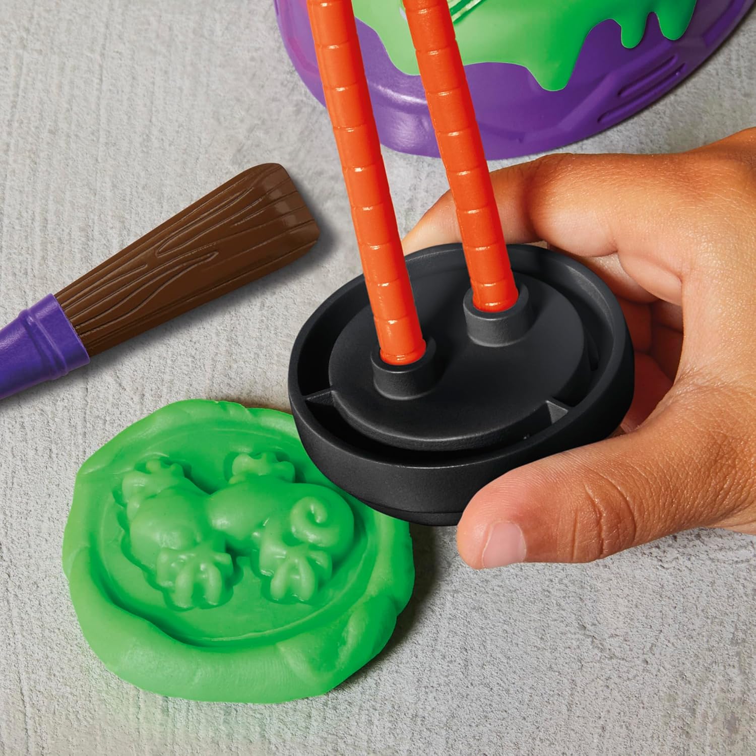 Play-Doh Teenage Mutant Ninja Turtles Mutation Station Spielset | Bendy Donatello Figur & Mondo Gecko Maker | Spielzeug für Kinder ab 4 Jahren