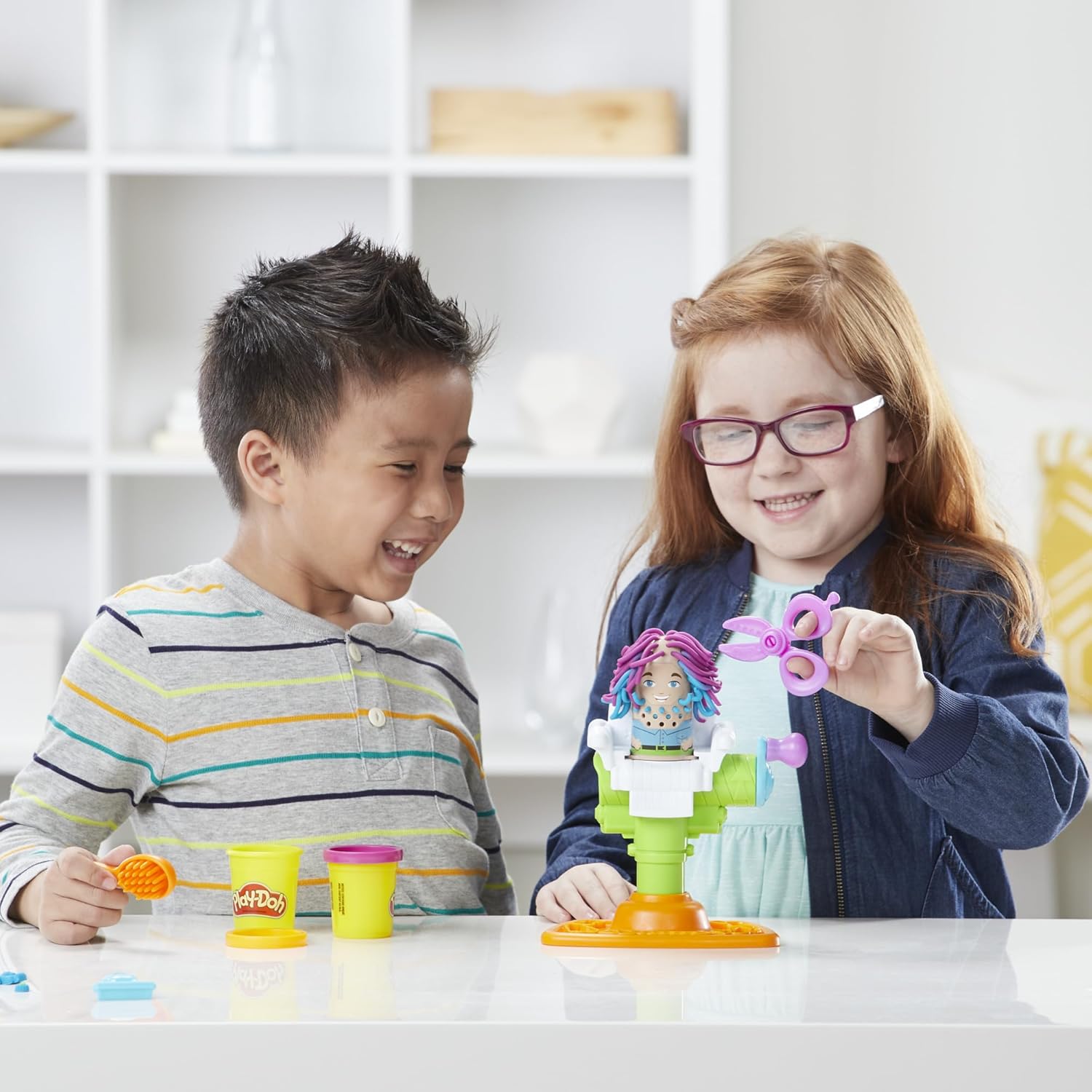 Play-Doh Buzz ’n Cut Fuzzy Pumper Barber Shop Set | Electric Buzzer & 5 Colors | Ages 3+