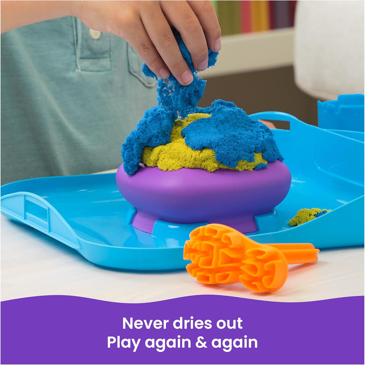 Kinetic Sand, SquishMotion with 454g Pink, Yellow & Blue Play Sand, Stamper & 5 Tools, Storage Case