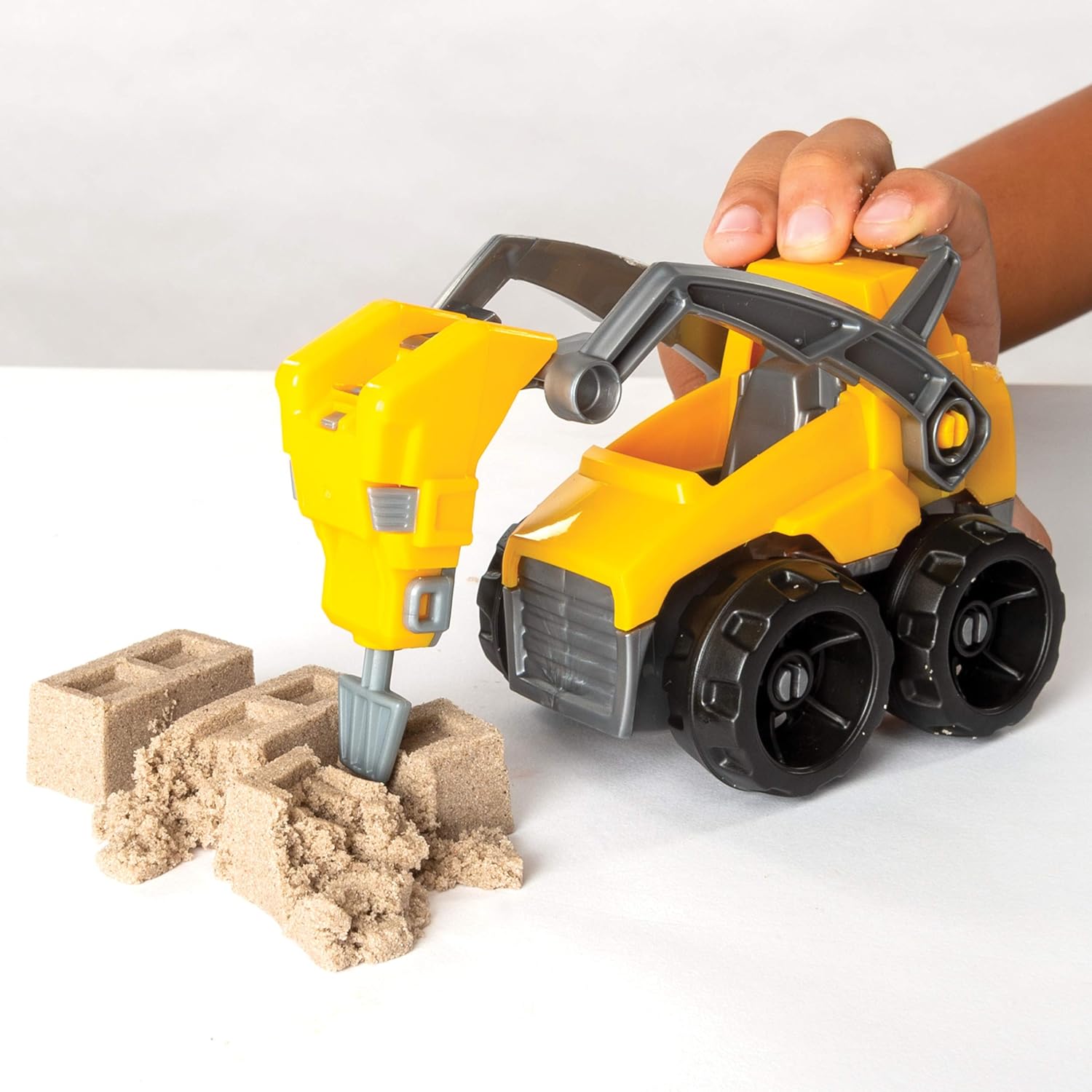 Kinetic Sand, Dig & Demolish Playset with 454 g Play Sand & Toy Truck