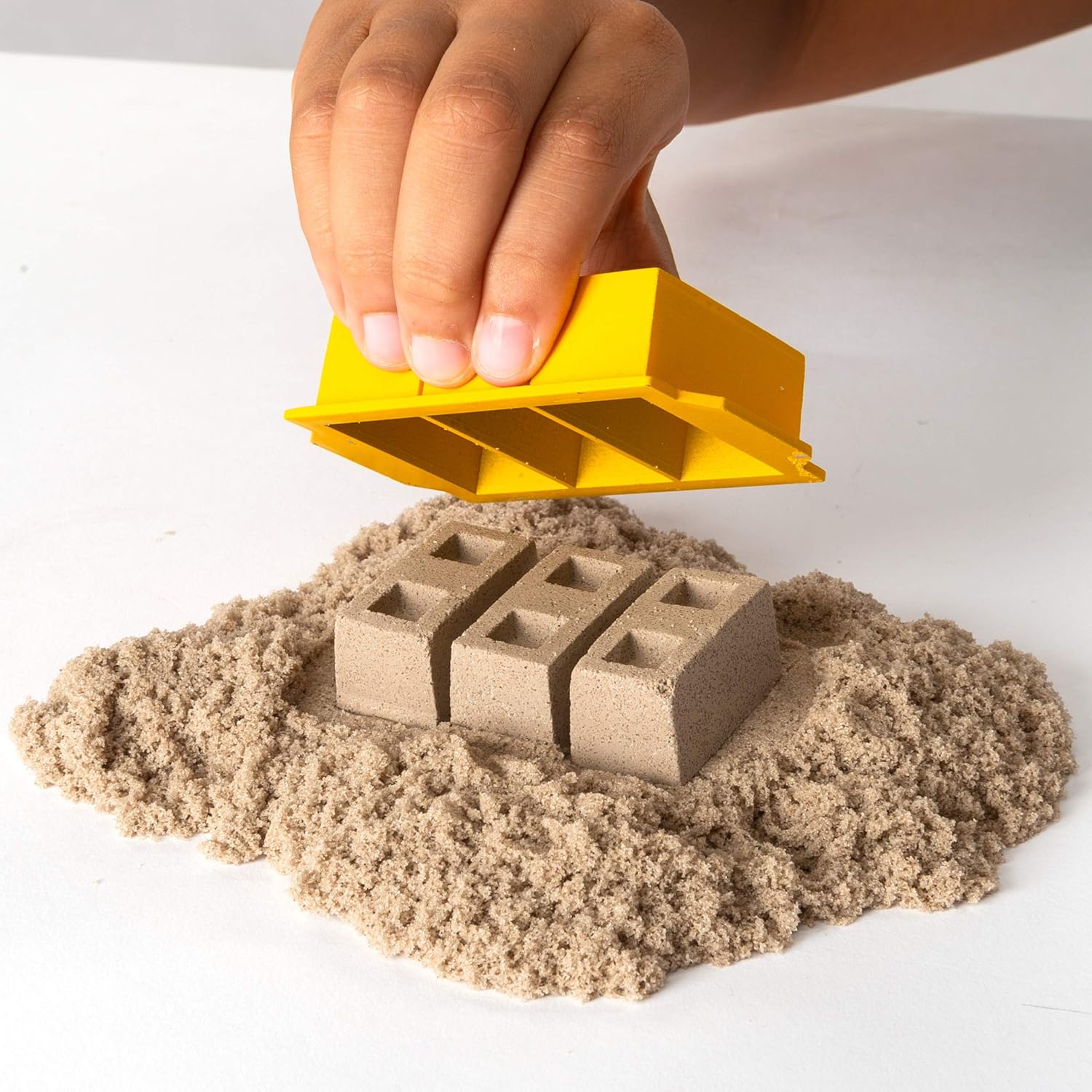 Kinetic Sand, Dig & Demolish Playset with 454 g Play Sand & Toy Truck